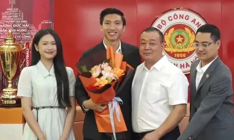 Hải My xuất hiện cạnh Văn Hậu