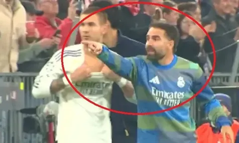 Cầu thủ Real chửi trọng tài