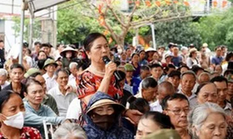 Người dân ngồi chật kín nhà văn hóa nghe thông tin giá đền bù đất tại siêu dự án Olympic 925.000 tỷ đồng có quy mô lớn nhất lịch sử Vingroup