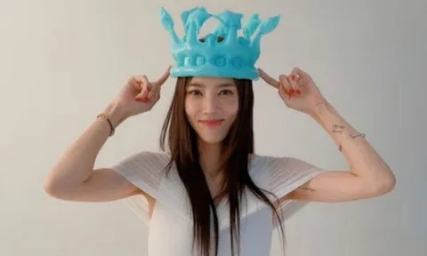 Ca sĩ Son Dam Bi khoe vóc dáng hoàn hảo sau khi sinh con