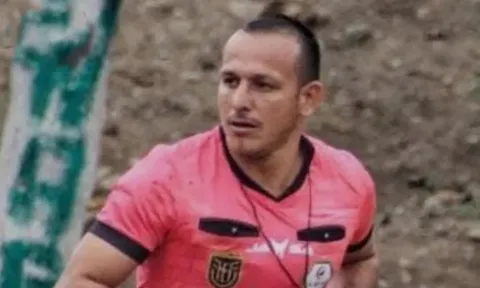 Trọng tài Ecuador bị bắn chết giữa trận đấu