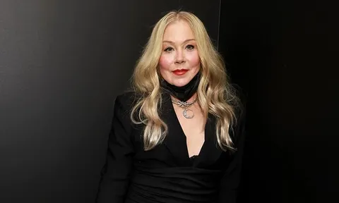 Nữ diễn viên Christina Applegate phản hồi thông tin 'đang nhập viện'