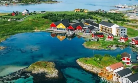 Na Uy: Sống không cần đồng hồ tại ngôi làng 69 ngày Mặt trời không lặn