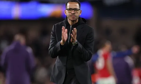 HLV Rosenior: 'Chelsea áp đảo MU từ đầu tới cuối'