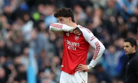 Neville chỉ ra thời điểm sụp đổ tiếp theo của Arsenal