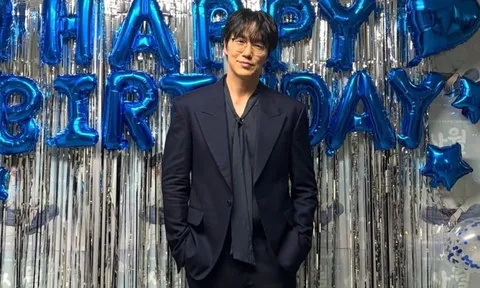 Ca sĩ Sung Si Kyung gây sốt với diện mạo thon gọn sau khi giảm 10kg