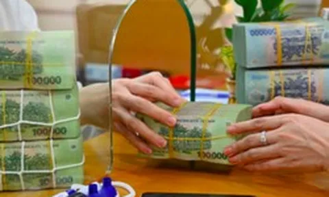 "Chốt lời vàng thành công ở đỉnh, tôi đem toàn bộ gửi tiết kiệm, tháng nhận gần 15 triệu đồng tiền lãi"