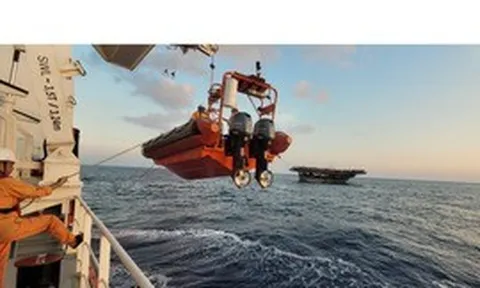 Cứu kịp thời ngư dân bị đột quỵ ở vùng biển Đặc khu Hoàng Sa