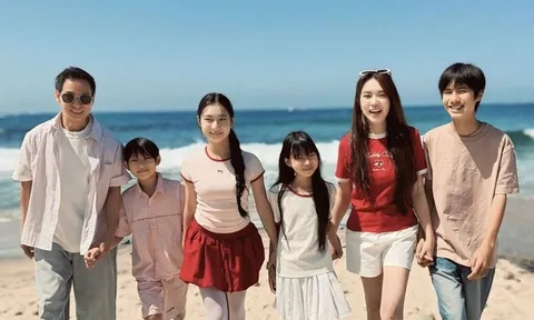 Lý Hải hạnh phúc bên vợ và 4 con