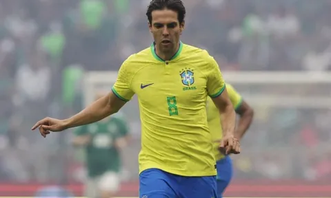 Body tuổi 43 gây kinh ngạc của Kaka