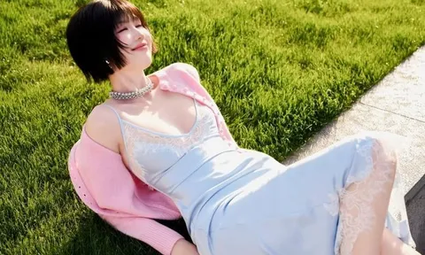 Ngọc Trinh mặc váy ren trễ nãi, khoe dáng gợi cảm khó rời mắt