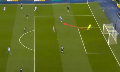 Pha xử lý khiến Sanchez thành trò cười