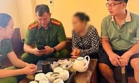 Một người phụ nữ 64 tuổi suýt mất 5.000 USD vì tin lời “người yêu” qua mạng