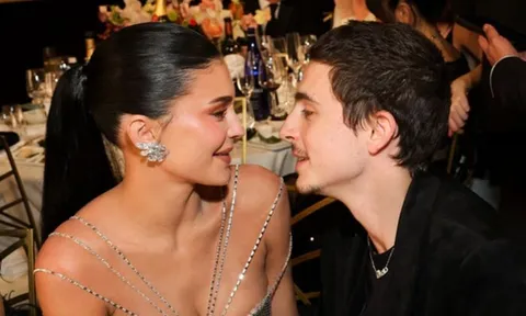 Bạn gái của Timothée Chalamet đang đối mặt với rắc rối pháp lý