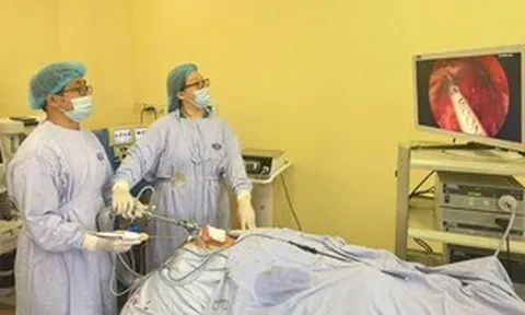 Bác sĩ ngoại kinh ngạc trước những kỹ thuật y khoa 'vượt rào' thế giới của Việt Nam