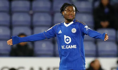 Leicester sụp đổ sau 10 năm vô địch