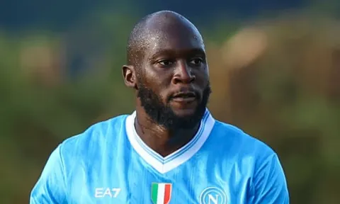 Lukaku bị phạt tiền