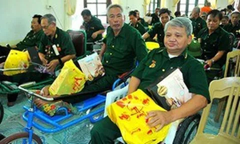 Chăm lo đời sống người có công nhân Kỷ niệm 51 năm ngày Giải phóng miền Nam, thống nhất đất nước