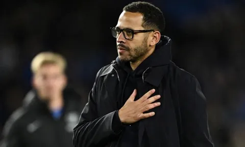 Chelsea trả giá rất đắt nếu sa thải Rosenior
