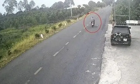 Vụ bé trai đá bóng gây tai nạn chết người: Ai phải chịu trách nhiệm?