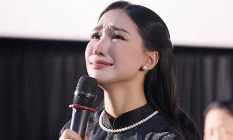 Hòa Minzy đau lòng chia sẻ một tin buồn