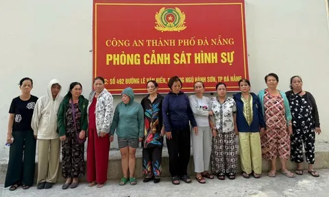 Bắt quả tang 11 đối tượng tụ tập đánh bạc bằng hình thức "binh 13 lá"