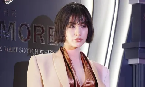 Nana gây 'náo loạn' với outfit gây tranh cãi