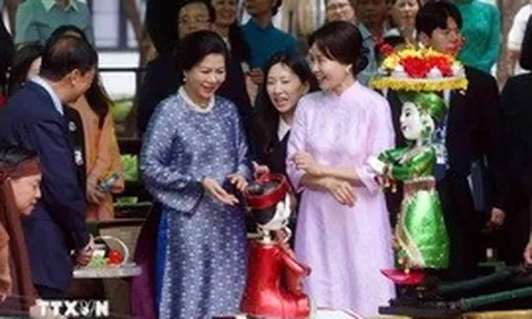 Phu nhân Tổng Bí thư, Chủ tịch nước Tô Lâm và Phu nhân Tổng thống Hàn Quốc thăm Bảo tàng Dân tộc học Việt Nam