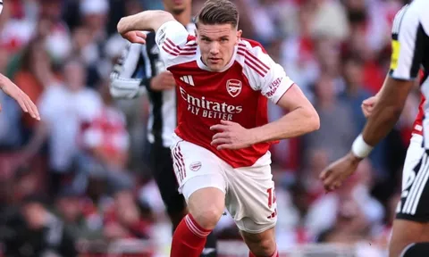 Pha bóng gây phẫn nộ của cầu thủ Arsenal