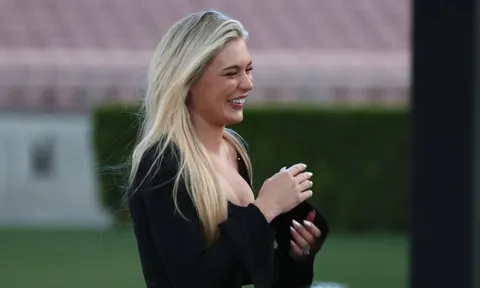 Sắc vóc gây chú ý của 'nữ hoàng trượt băng' trên sân bóng đá