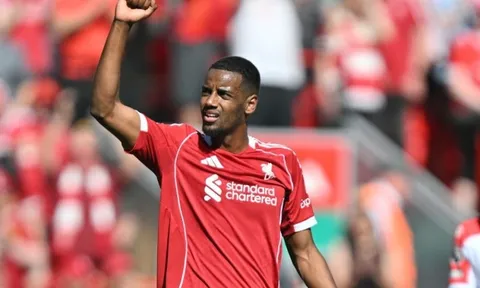 Liverpool bằng điểm MU