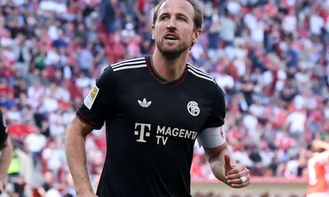 Bayern lội ngược dòng khó tin