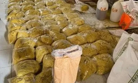 Khởi tố 2 vợ chồng trộn thủy tinh lỏng vào mì tươi, tuồn ra thị trường 2.800 tấn