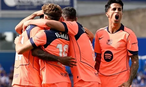 Rashford tỏa sáng, Barcelona bỏ xa Real Madrid 11 điểm