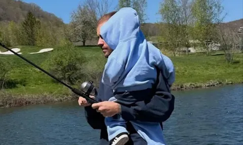 Justin Bieber chia sẻ khoảnh khắc ngọt ngào bên con trai sau màn trình diễn bùng nổ ở Coachella