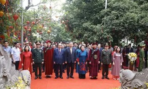 Tổng Bí thư, Chủ tịch nước Tô Lâm dâng hương tưởng niệm các vua Hùng