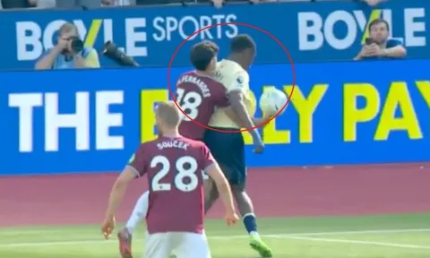 Quyết định gây phẫn nộ có thể khiến Tottenham rớt hạng