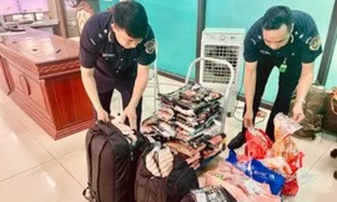 Hải quan phát hiện nhiều vụ vận chuyển thực phẩm không rõ nguồn gốc