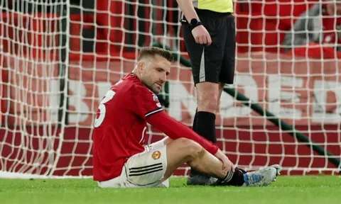 Vết gợn trong ngày MU tiến sát vé dự Champions League