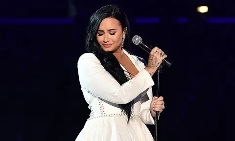 Nữ ca sĩ Demi Lovato chia sẻ về việc nối lại liên lạc với Selena Gomez