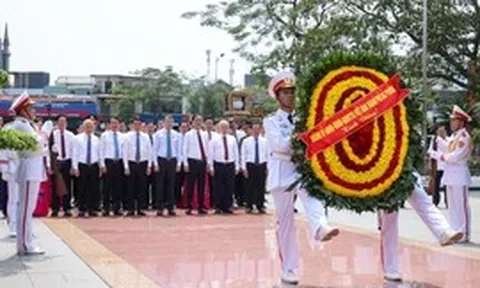 Thủ tướng Lê Minh Hưng dâng hương tưởng niệm các Anh hùng liệt sĩ; tri ân người có công tại Hải Phòng