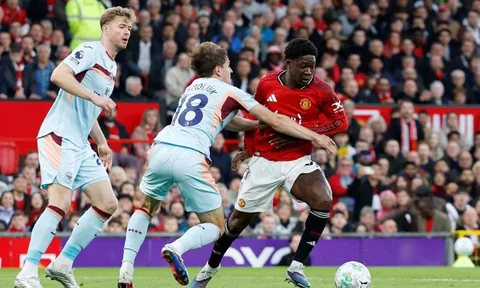 Diallo bỏ lỡ không tưởng sau pha solo của Mainoo