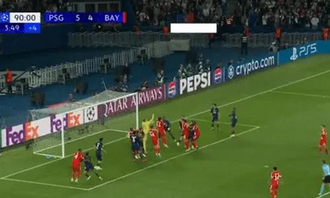 Pha bóng trên vạch vôi phút 90+4 ngăn Bayern hòa PSG 5-5