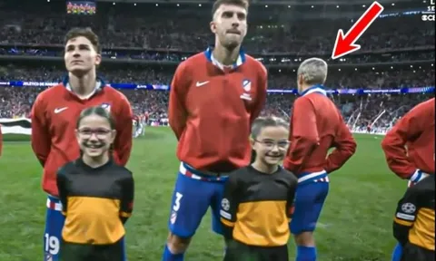 Khoảnh khắc xúc động của Griezmann