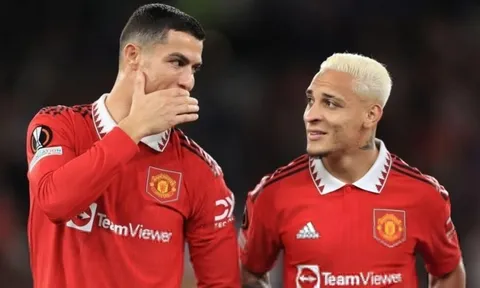 Antony xấu hổ trước Ronaldo
