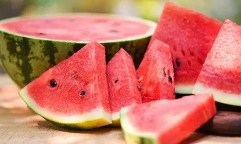 4 người trong một gia đình tử vong sau khi ăn dưa hấu