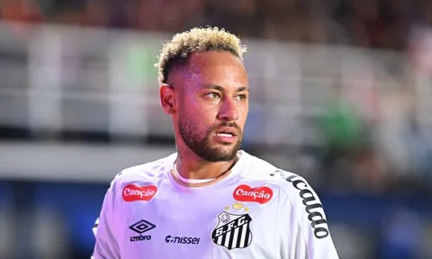 Neymar đang tự hại mình