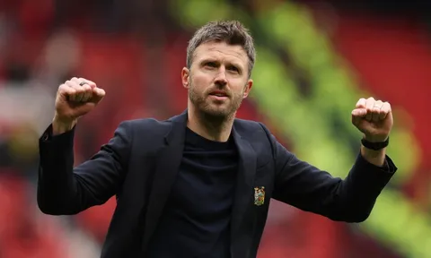 Lý do MU chưa ký dài hạn với Carrick
