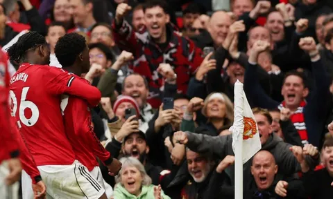 Cảm xúc trái ngược ở Old Trafford