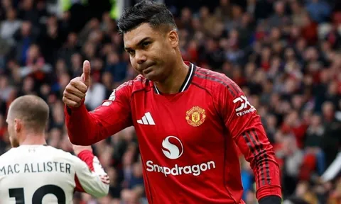 Casemiro tỏa sáng khiến MU khó xử
